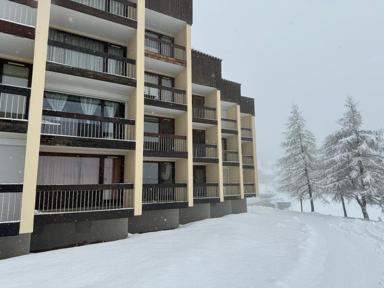 Studio Les Chalmettes 4 Personnes Au Pied Des Pistes Wifi - Balcon - Parking Montgenevre Exterior photo